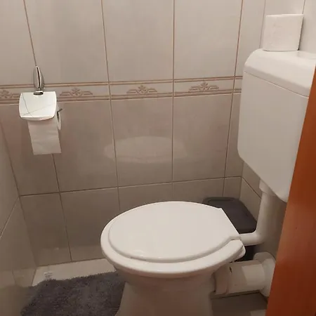 Lara * Debreţin