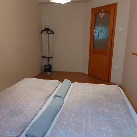 Apartman Lara *